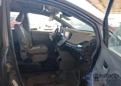 2019 Toyota Sienna Xle 8 Passenger z USA, uszkodzony, nr VIN 5TDYZ3DC9KS996722